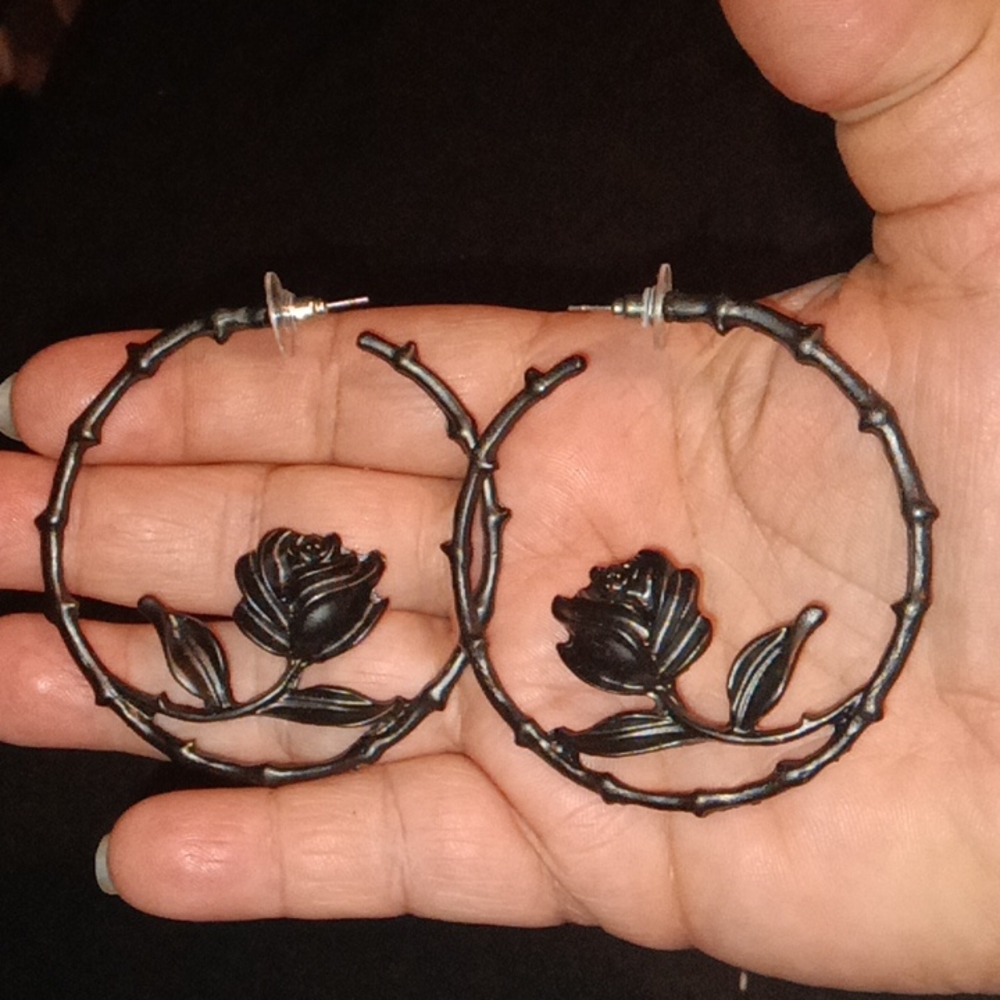 Black rose flower studs earrings